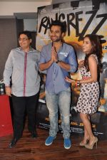 Jackky Bhagnani, Vashu Bhagnani, Priya Anand at the media promotion of the film Rangrezz in Mumbai on 13th March 2013 (44).JPG